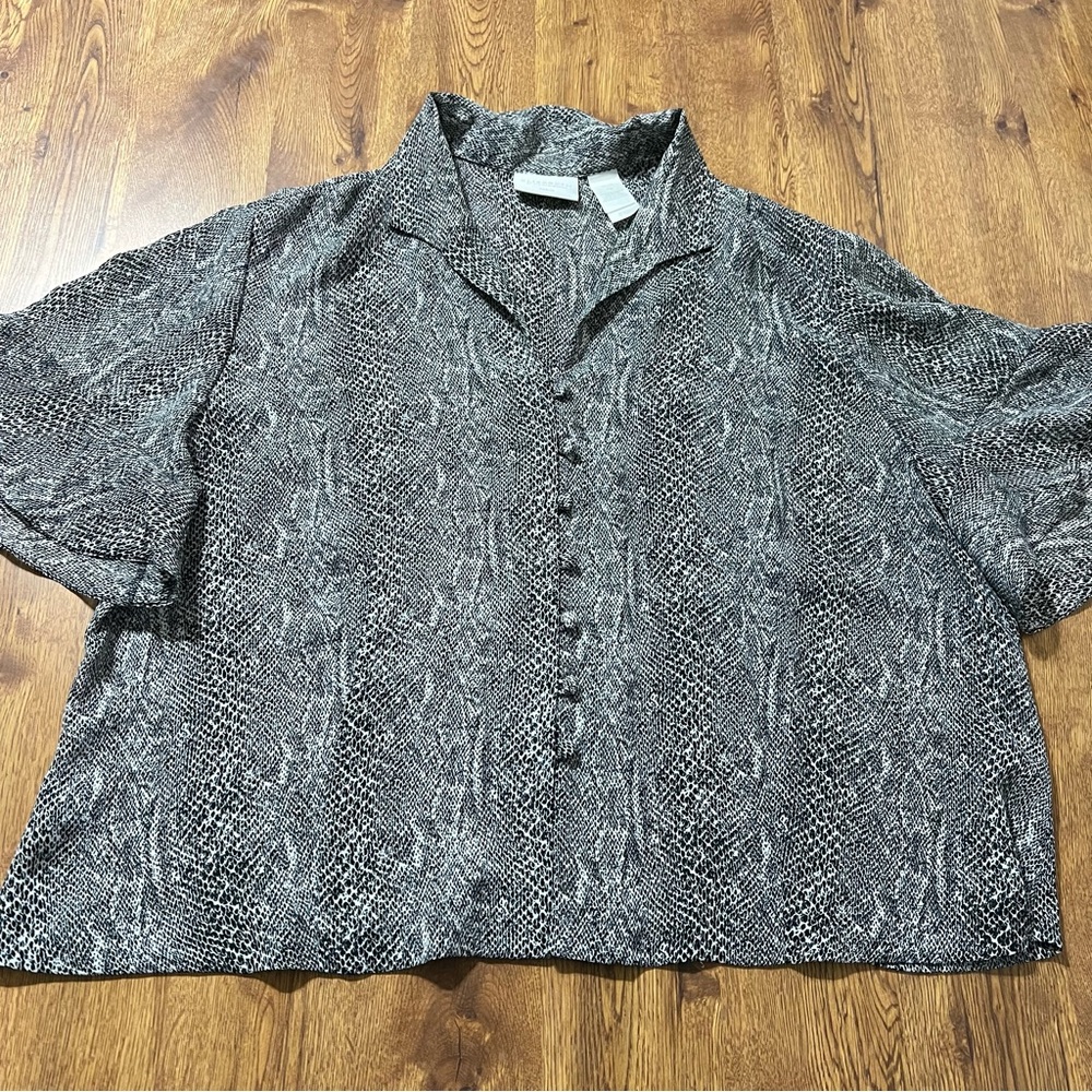 Womens Plus Size Petite Elisabeth Black and White Snakeskin Button Up Blouse